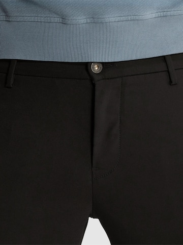 CAST IRON Tapered Chinobyxa 'Shiftback tapered fit chino' i svart