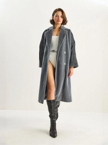 Bianco Lucci Tussenmantel in Grijs