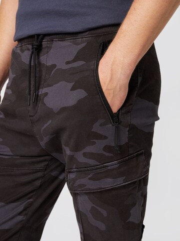 HOLLISTER Tapered Cargo Pants in Black