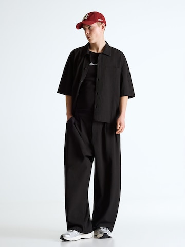 Trening de la Bershka pe negru: față