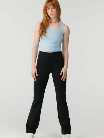 Top ' Tommy ' di Girlfriend Collective in blu