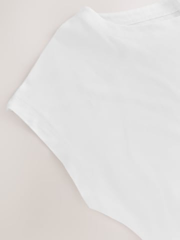 Tricou de la Next pe alb