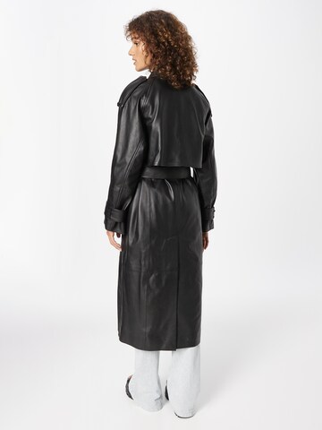 IVY OAK Between-Seasons Coat in Black