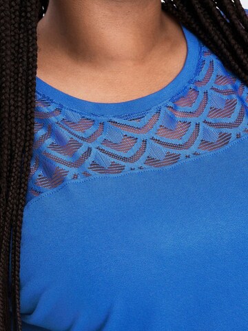 T-shirt 'Flake' ONLY Carmakoma en bleu