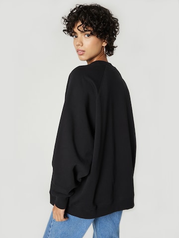 A LOT LESS Sweatshirt 'Lena' in Zwart