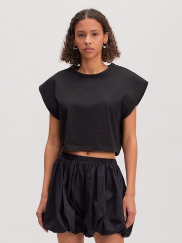 Tricou 'Xophia' de la EDITED pe negru: față