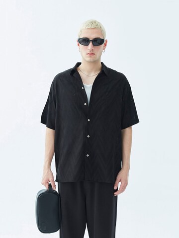 VAMOS CLO Comfort fit Button Up Shirt 'Birmingham' in Black: front
