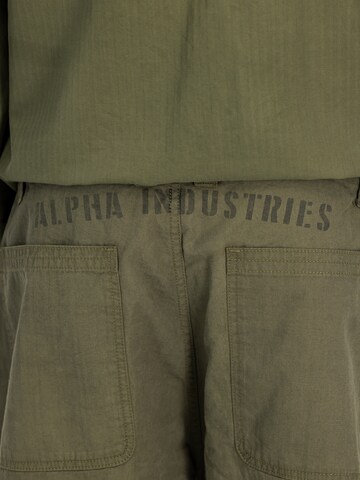ALPHA INDUSTRIES Loosefit Sportsbukser 'P41 HBT Combat' i grøn
