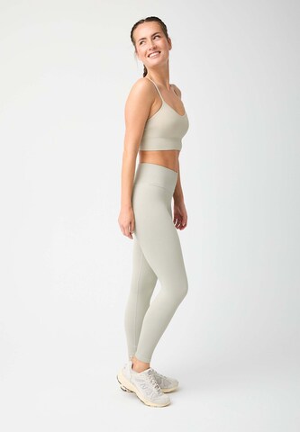 Skinny Pantalon de sport 'Maya' OCEANSAPART en gris