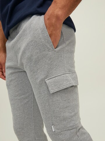 Effilé Pantalon cargo 'GORDON' JACK & JONES en gris