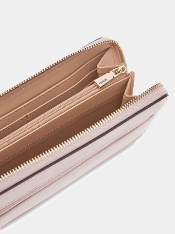 GUESS Portemonnaie 'Janie' in Pink