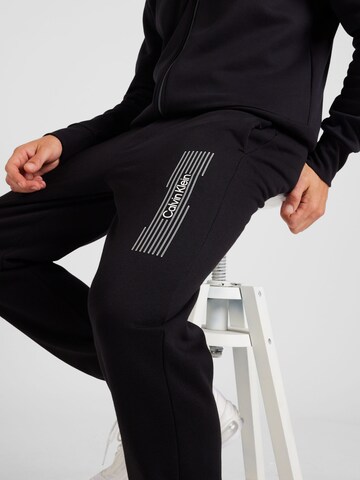 Calvin Klein Tapered Hose in Schwarz