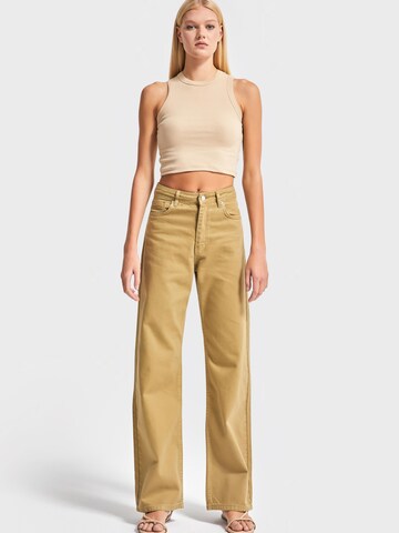 IT'S BASIC Regular Jeans 'Straight Mid Rise Jeans' in Geel: voorkant