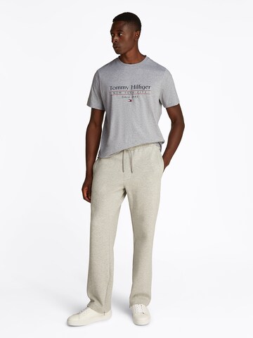 TOMMY HILFIGER T-shirt i grå