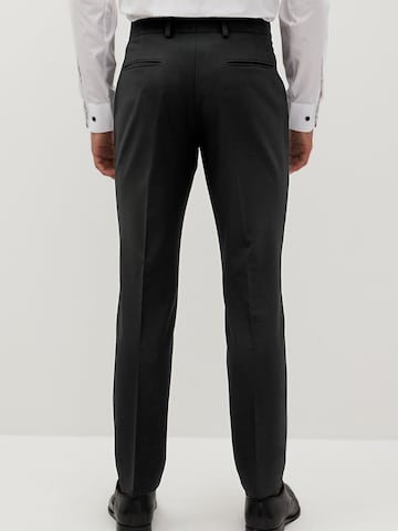 Slimfit Pantaloni con piega frontale di Next in nero
