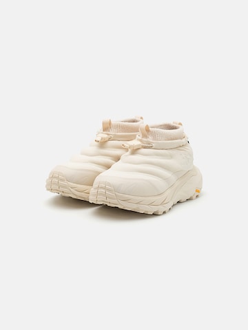 Chaussure de sport 'KAHA 2 FROST MOC' HOKA en blanc