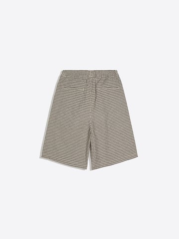 Bershka Regularen Hlače | črna barva