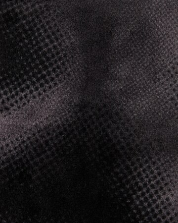 Pijamale de la WE Fashion pe negru