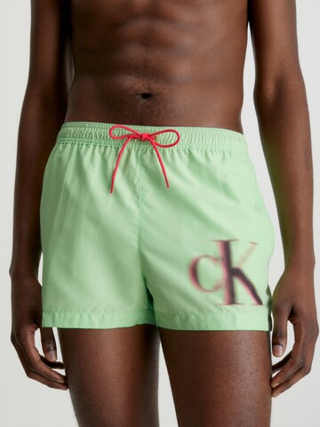 Calvin Klein Swimwear Uimashortsit värissä vihreä