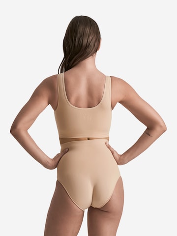 Slip scultant 'Soft Touch Seamless Mid Waist Brief' Bye Bra en beige