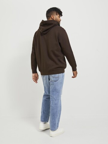 Sweat-shirt 'VESTERBRO' Jack & Jones Plus en marron