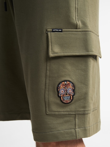Petrol Industriesregular Cargo hlače - zelena boja