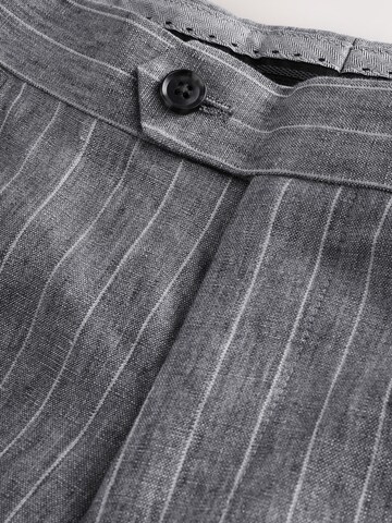 Next Slimfit Hose in Grau