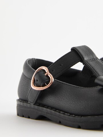Next Low shoe in Black