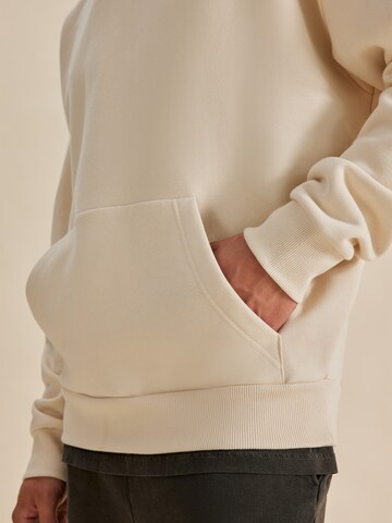 DAN FOX APPAREL Sweatshirt 'Ron Heavyweight' i vit