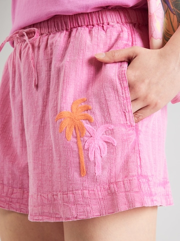 RIP CURL Широка кройка Панталон 'HOTEL MALIBU' в розово