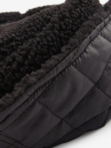 Next Hat in Black