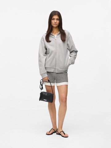 Karl Lagerfeld Olkalaukku 'Ikon' värissä musta