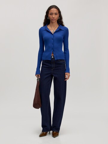 EDITED Shirt 'Yvana Polo' in Blauw