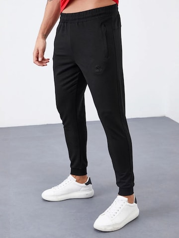 Skinny Pantalon Tommy Life en noir : devant