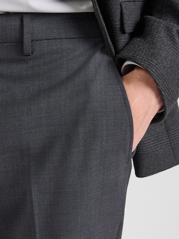 s.Oliver Обычный Плиссированные брюки в Черный