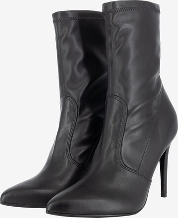 faina Ankle Boots in Black