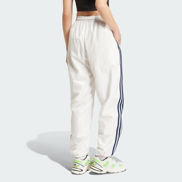 Loosefit Pantalon ADIDAS ORIGINALS en blanc