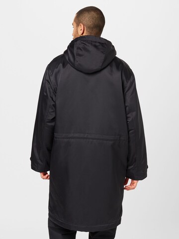 Nike Sportswear Átmeneti parka 'Club Stadium' - fekete