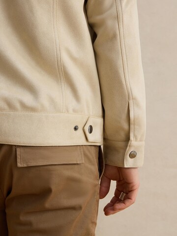 DAN FOX APPAREL Välikausitakki 'Nicolas' värissä beige