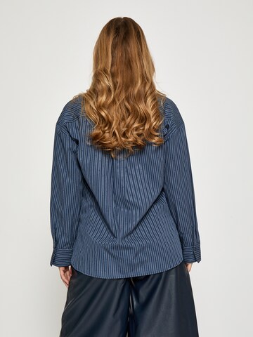 minus Koszulka 'Vigga' w kolorze niebieski