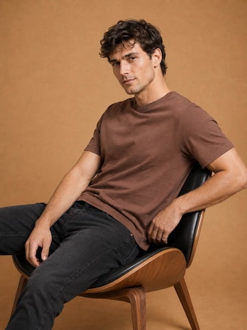 KING Essentials Shirt 'The Steve' in Brown