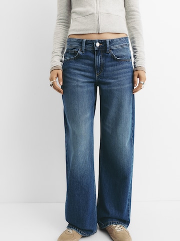 Pull&Bear Loose fit Jeans in Blue: front