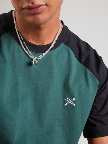 Tricou 'De College' de la Iriedaily pe verde