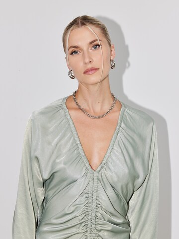 Robe 'Nicola' LeGer by Lena Gercke en vert