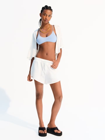 Bershka Normální Kalhoty – bílá