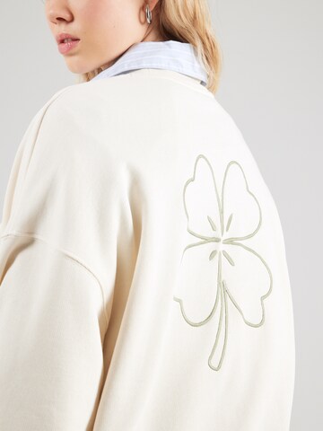 ARMEDANGELS - Sweatshirt 'Alizaa Fortune' em branco