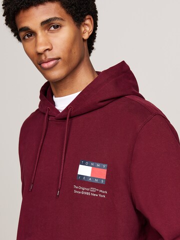 Tommy Jeans Sweatshirt 'ESSENTIAL' i röd