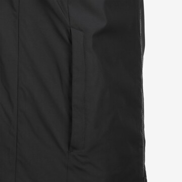 OUTFITTER Performance Jacket in Black