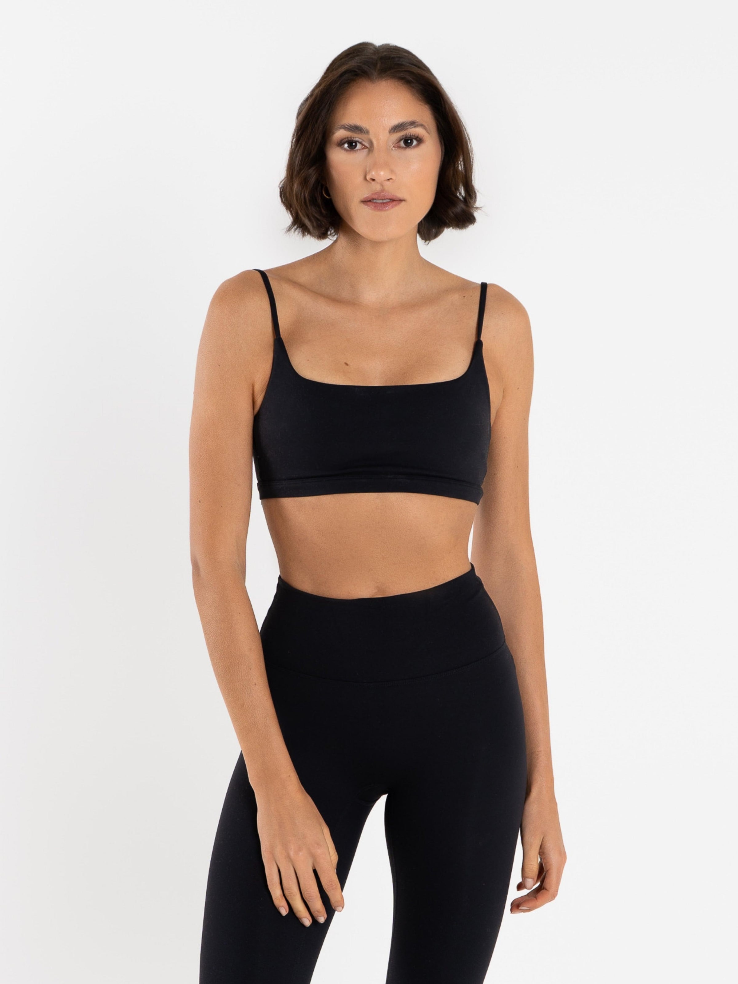 dayr Sports Top 'Scoop Bra' in Black: front