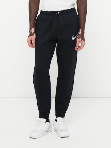 juoda Nike Sportswear Siaurėjantis Kelnės 'CLUB': priekis